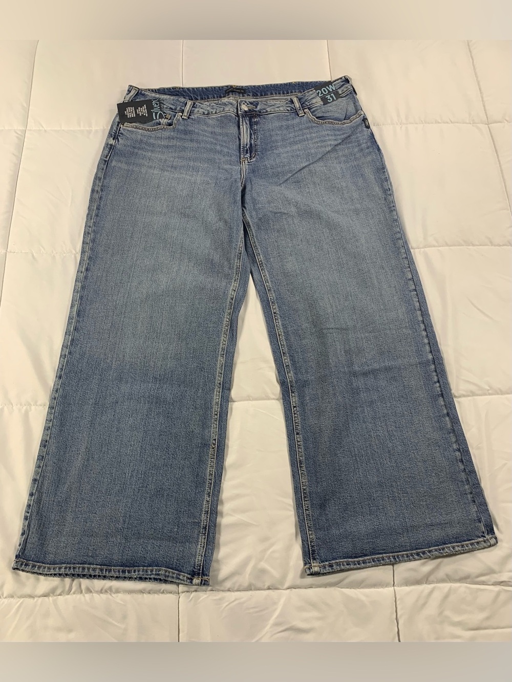 NWT Silver Suki Blue Wide Leg Jeans